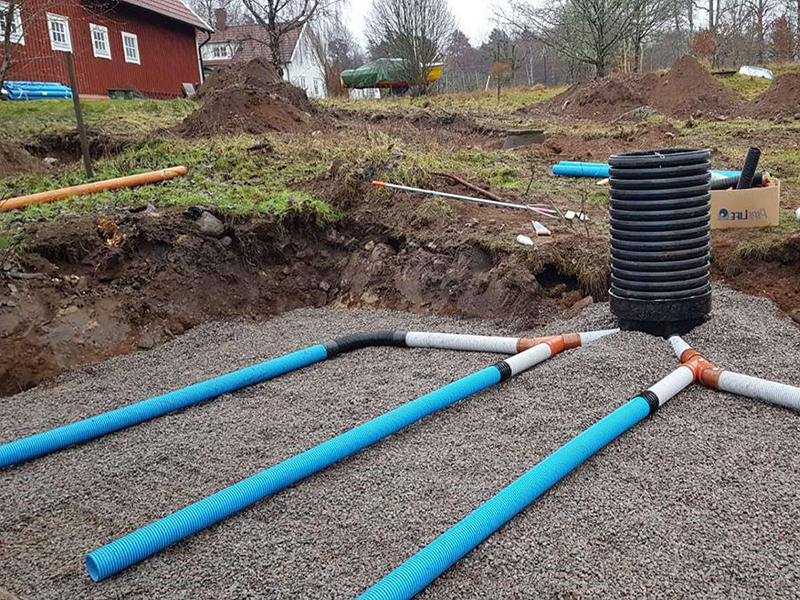 14. Installera Enskilt Avlopp Reningsverk Trekammarbrunn Slamavskiljare.jpg